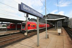 Stazione ferroviaria di Friedrichstrasse a Berlino - © jan kranendonk / Shutterstock.com