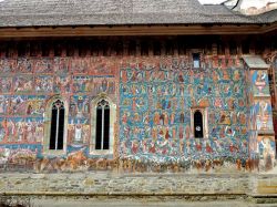 Fianco esterno del monastero di Mondovita, regione di Bucovina in Romania - © Monia Savioli