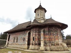 Monastero di Mondovita in Romania, vista della fiancata esterna - © Monia Savioli