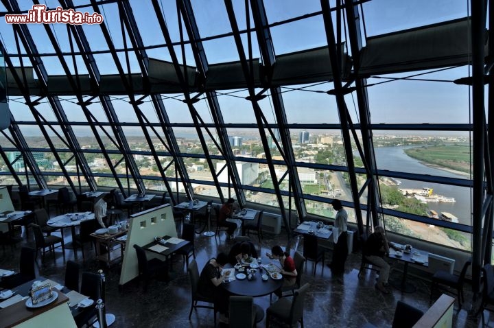 Immagine Breakfast con panorama sul Nilo presso l'Hotel Corinthia Khartoum