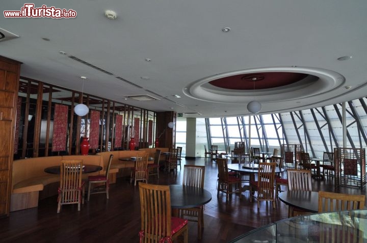 Immagine Hotel Corinthia khartoum: la sala panoramica del ristorante asiatico Rickshaw, posto nel livello più alto, al 18° piano