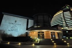 Vista notturna dell'Hotel Corinthia di Khartoum: ...