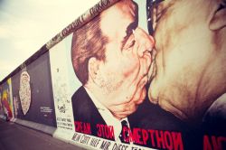 The Mortal Kiss, Il bacio tra Breznev e Honecker, nel famoso murales di Berlino © gianlucabartoli /  iStockphoto LP.