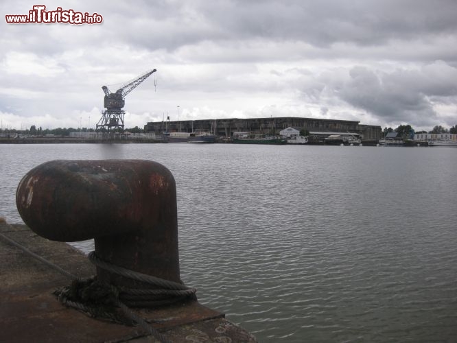 Immagine Darsena della base sottomarina a Bordeaux
