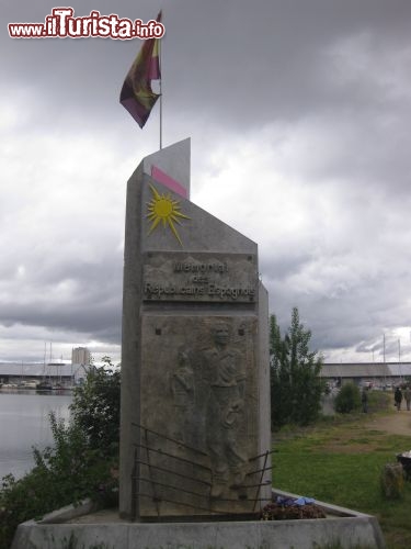 Immagine Memoriale ai caduti durante la costruzione della base sottomarina di Bordeaux