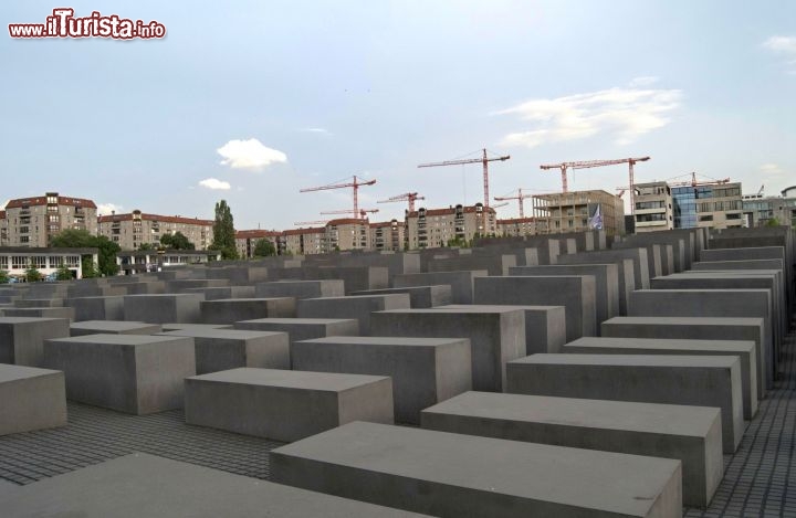 Immagine Memoriale dell'Oolocausto a Berlino, la caitale della Germania - Foto di Monia Savioli