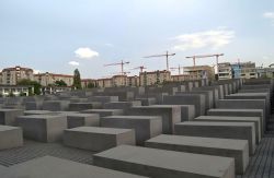 Memoriale dell'Oolocausto a Berlino, la caitale ...