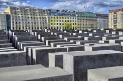 Olocausto degli Ebrei: il toccante monumento di Berlino, la capitale della Germania - © pisaphotography / Shutterstock.com