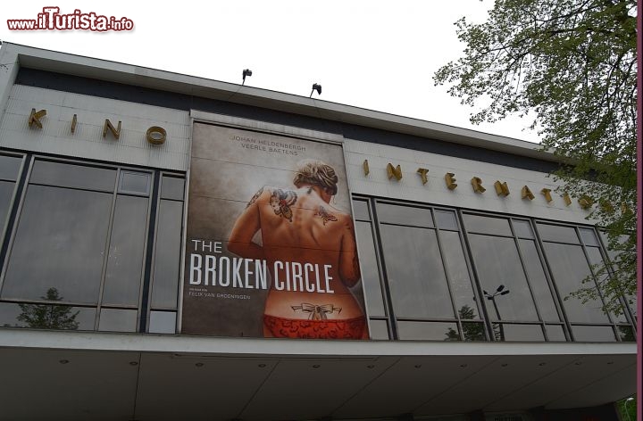 Immagine Esterno dell'edificio del Kino International, lo storico cinema e teatro di Berlino - Foto di Monia Savioli