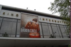 Esterno dell'edificio del Kino International, lo storico cinema e teatro di Berlino - Foto di Monia Savioli