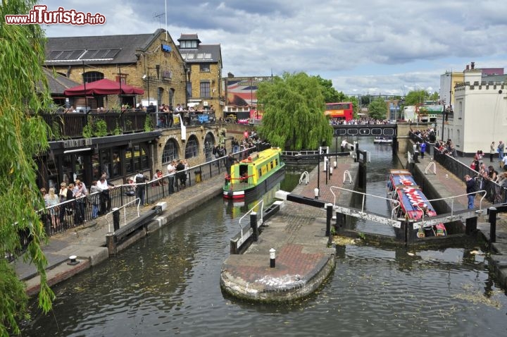 Immagine Camden Lock lungo il Regent s Canal a Camden Town Londra - © nito / Shutterstock.com