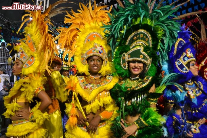 Immagine Sao Luis in Brasile: le  danzatrici Rumba Meu Boi durante la tradizionale  Festa di San Giovanni