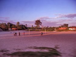 Un campetto a Barreirinhas, durante il tramonto. La passione per il calcio dei brasiliani è quasi contagiosa