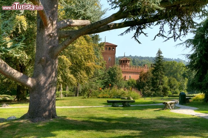 Immagine Giardino del Valentino, il Borgo Medievale di Torino - © Rostislav Glinsky / Shutterstock.com