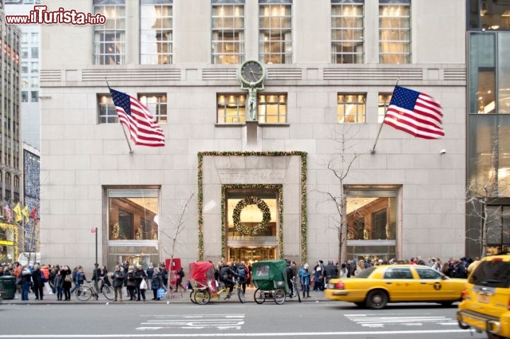 Immagine Facciata natalizia di Tiffany & Co. a New York City - © RoBeDeRo / iStockphoto LP.