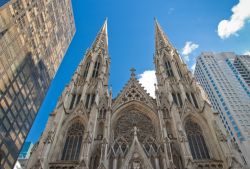 Facciata della Cattedrale di St Patrick, New York City - © cjrfoto / iStockphoto LP.