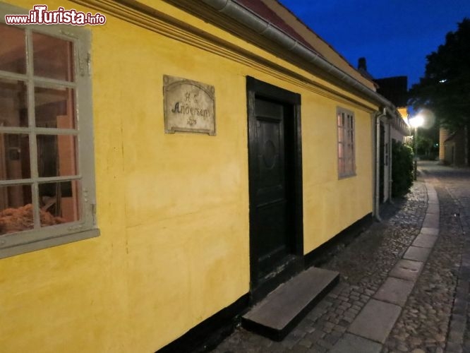 Immagine La Casa di Hans Christian Handersen si trova nel centro storico di Odense vecchia, la città dell'Isola di Fionia, nella Danimarca orientale