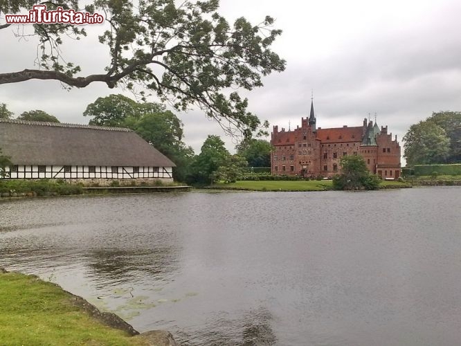 Immagine Il famoso Castello di Egeskov si trova sull'Isola di Fionia in Danimarca. Ospita alcuni musei ed è una delle fortezze meglio conservate d'Europa