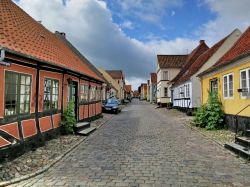 Il Villaggio di Eroskobing, con le classiche casette colorate danesi