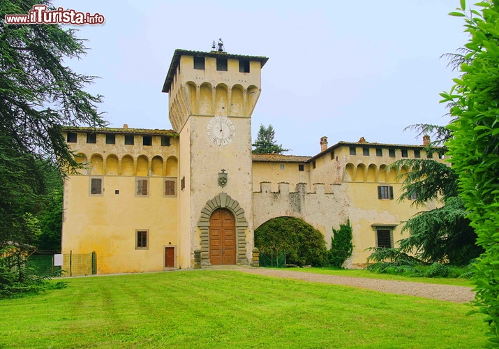 Le Ville medicee della Toscana, Italia - UNESCO - Un altro sito italiano, che conferma l’amore dell’UNESCO per lo stivale. Non una sola bellezza, ma ben 12 ville medicee e due splendidi giardini disseminati per la Toscana, culla della nostra lingua e della nostra cultura. A entrare nella lista del Patrimonio dell’Umanità sono infatti i parchi e le residenze della famiglia Medici costruite tra il XV e il XVII secolo, autentici gioielli che vanno da Firenze alla Versilia: il Giardino di Boboli (Firenze) e il Giardino di Pratolino (Vaglia, Firenze); la Villa di Cafaggiolo (in foto, a Barberino di Mugello), Villa Il Trebbio (San Piero a Sieve), Villa di Careggi (Firenze), Villa Medici di Fiesole (Fiesole), Villa di Castello (Firenze), Villa di Poggio a Caiano (Prato), Villa La Petraia (Firenze), Villa di Cerreto Guidi (Firenze), Palazzo di Seravezza (Lucca), Villa La Magia (Quarrata, Pistoia), Villa di Artimino (Carmignano, Prato) e Villa di Poggio Imperiale (Firenze) - © LianeM / Shutterstock.com