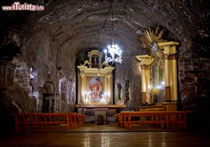 Miniera di Sale di Bochnia, Polonia - UNESCO - Si tratta di una estensione, che unsice questo sito al precedente Patrimonio UNESCO delle minere di Wieliczka, a sud di Cracovia, che erano state inscritte nel lontano 1978. Assieme alle più famose cave, anche queste di Bochnia hanno una lunga storia da raccontare e risalgano al medioevo: sono sfruttate dal 13° secolo e si sviluppano su numerosi livelli per un totale di 300 km di gallerie, che includono alcune affascinanti cappelle, con altari e sculture sacre di sale, al punto da fare diventare il luogo anche meta di pellegrinaggi - © ewg3D / iStockphoto LP.