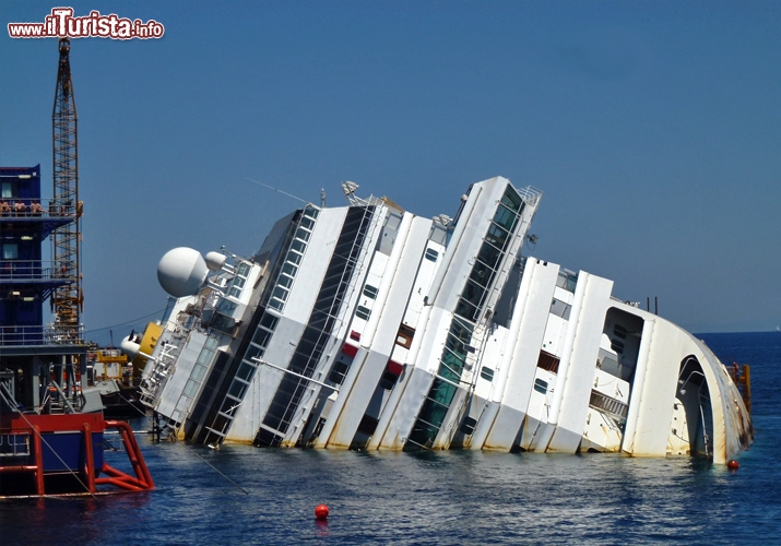 Operazioni di recupero della Concordia - Gli obiettivi alla base del progetto di recupero e spostamento del relitto, che comunque non tornerà mai più a navigare, sono stati essenzialmente tre: il minor impatto ambientale possibile, la salvaguardia delle attività turistiche e dell’economia dell’isola e la massima sicurezza dell’intervento, mai tentato in nessun’altra parte del mondo.