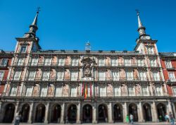 Casa de la Panadera, l'edificio più rappresentativo della Piazza Mayor a Madrid - © Franck Boston / Shutterstock.com