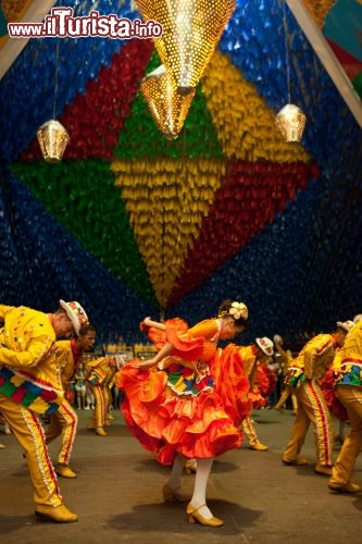 Campina Grande,  quadrilhas. La Quadrilha trae la propria origine dalla Francia; era infatti una danza molto apprezzata nelle sale da ballo d'Oltralpe del XIX secolo. A Campina Grande, nel Parque do Povo, si tengono ogni sera per tutto il mese di giugno spettacoli di quadrilhas e concerti con i più grandi artisti della scena brasiliana.