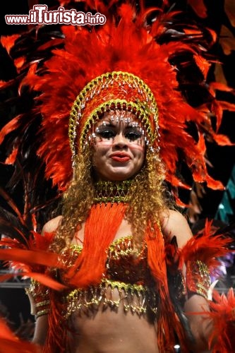 Danzatrice di Bumba-meu-boi a San Luis. Il ritmo della Bumba-meu-boi è estremamente coinvolgente: un tripudio di colori, musica e danze che sembrano mandare i danzatori in trance.