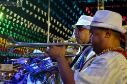 L'orchestra che accompagna la Bumba-meu-boi ...