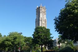 La torre dell'antica chiesa Saint-Jacques-de-la-Boucherie ...