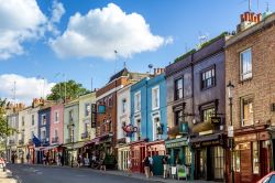 Il mercato di Portobello Road a Londra, quartiere di Notting Hill