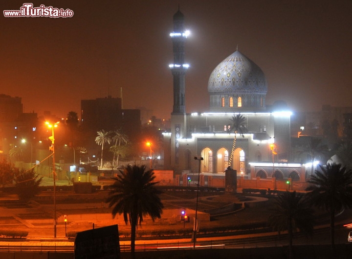 Moschea del 14° del Ramadan a Baghdad, Iraq - Questo edificio Sunnita divenne famoso perchè fece da sfondo alla caduta della Statua di Saddam Hussein, che si trovava nell'adiacente piazza di Al Firdos, in centro a Baghdag. Le ceramiche azzurre che rivestono la grande cupola fanno la gioia dei fotografi, anche se questa moschera è stata bersagliata più volte da attentati terroristici ed è quindi un meta di viaggio piuttosto a rischio.

La situazione dell'Iraq, in questi anni, è molto dinamica, ed anche se la sicurezza a Baghdag e dintorni è migliorata, è decisamente ancora presto  per consigliare dei viaggi in queste zone.

Per rimanere informati e: Viaggiare Sicuri in In Iraq

© Frontpage / Shutterstock.com
