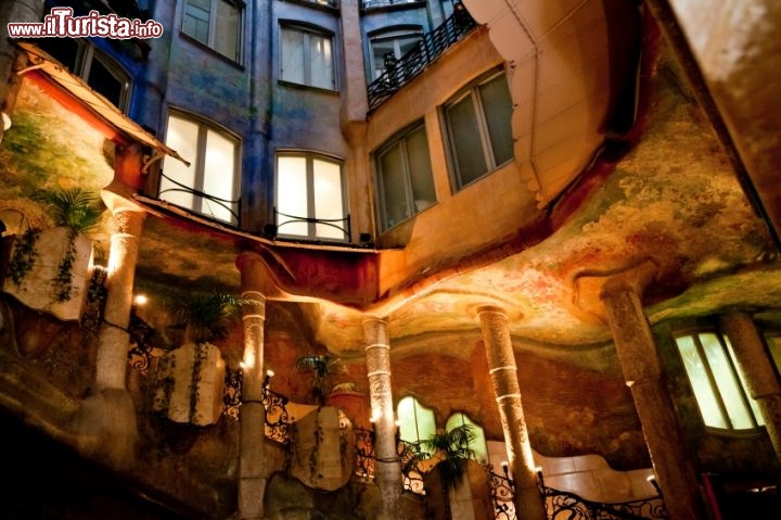 Immagine Scale interne alla Pedrera di Barcellona - © mauro grigollo / iStockphoto LP.