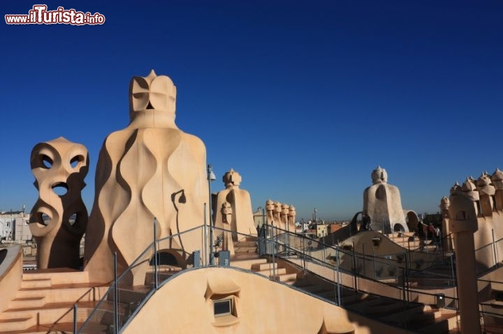 Immagine Terrazzo sul tetto della Casa Milà gaudi barcellona - © ToniFlap / iStockphoto LP.