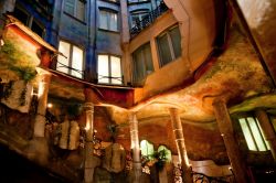 Scale interne alla Pedrera di Barcellona - © mauro grigollo / iStockphoto LP.