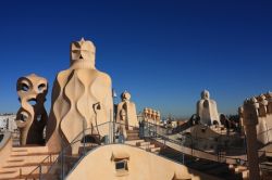 Terrazzo sul tetto della Casa Milà gaudi barcellona - © ToniFlap / iStockphoto LP.