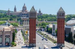 Montjuic lavia che conduce al Mnac di Barcellona Spagna - © Nanisimova / Shutterstock.com