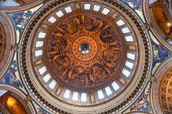 Interno della grande cupola della Saint Paul ...