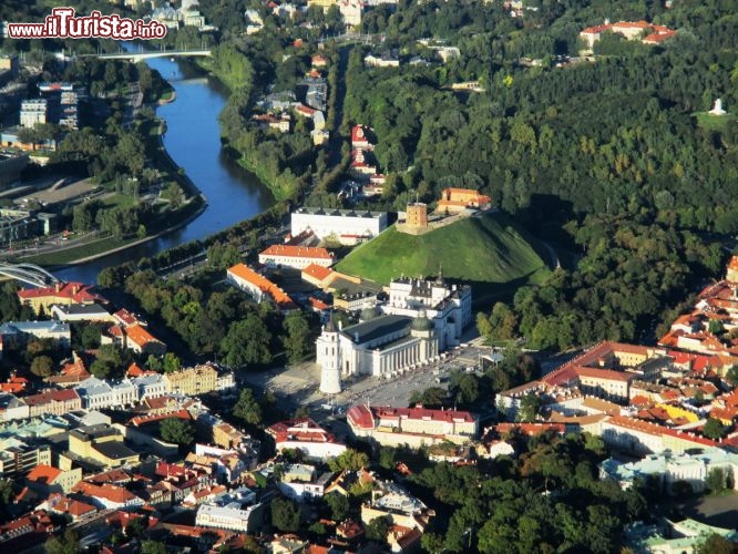 Cattedrale di Vilnius e Castello dalla mongolfiera - Foto G.Leskevicius
