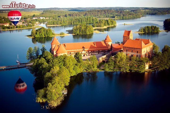 Escursione in mongolfiera al tramonto da Vilnius a Trakai Lituania - Foto G.Leskevicius