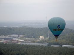 La torre della televisione a Vilnius fa da sfondo ...