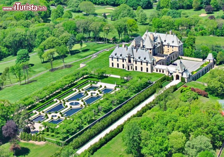 Veduta aerea dell'Oheka castle - il famoso maniero, dove è stato girato il Grande Gatsby si trova presso Long Island - © DONNAVVENTURA® 2013 - Tutti i diritti riservati - All rights reserved