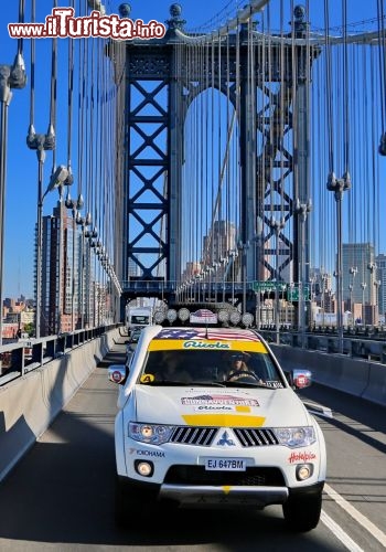 Il pick up attraversa il ponte di Brooklyn - © DONNAVVENTURA® 2013 - Tutti i diritti riservati - All rights reserved