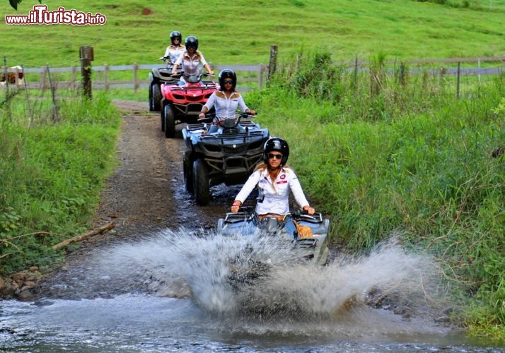 Al Kualoa Ranch il team si diverte a bordo dei quad - © DONNAVVENTURA® 2013 - Tutti i diritti riservati - All rights reserved