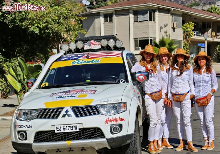 Il team e il mitico pick up arrivati all'ingresso della scritta di Hollywood - © DONNAVVENTURA® 2013 - Tutti i diritti riservati - All rights reserved