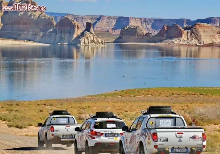 Tour lake Powell, USA - Carovana col lago powell sullo sfondo - © DONNAVVENTURA® 2013 - Tutti i diritti riservati - All rights reserved
