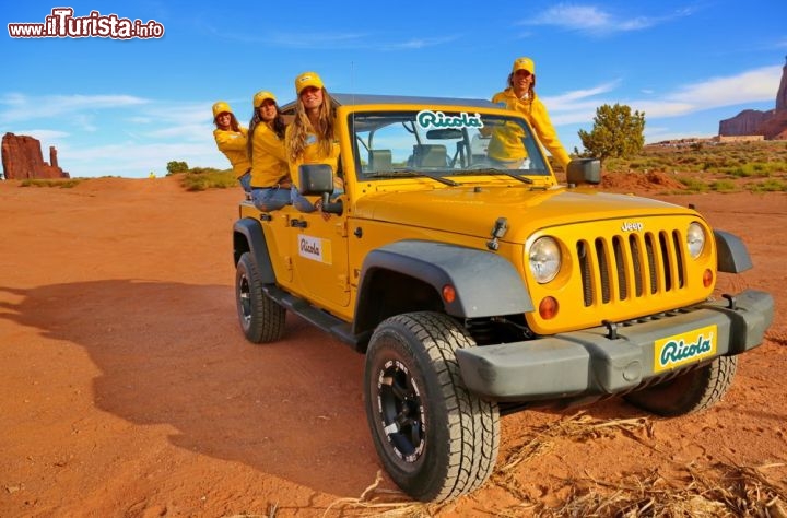 Donnavventura alla Monument Valley in Arizona - Il team alla guida del coloratissimo mezzo fuoristrada della Ricola - © DONNAVVENTURA® 2013 - Tutti i diritti riservati - All rights reserved