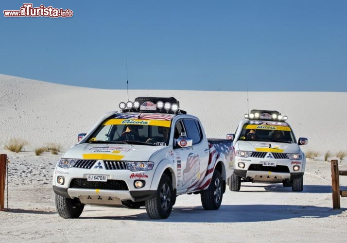 Carovana di pick up nel deserto bianco di White Sands - © DONNAVVENTURA® 2013 - Tutti i diritti riservati - All rights reserved