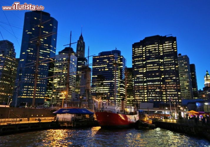 Lower manhattan by night - La skyline di New York da il meglio di se alla sera, quando le luci aggiungono un fascino superiore - © DONNAVVENTURA® 2013 - Tutti i diritti riservati - All rights reserved